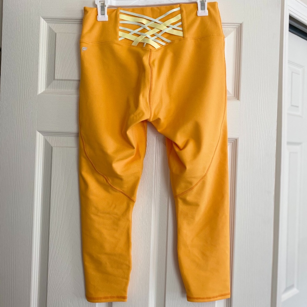 NWT Boost II High-Waisted Strappy Capri Sz. LARGE